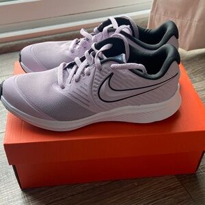 New In Box Nike Women's Star Runner 2 Athletic Sneakers. Size 7